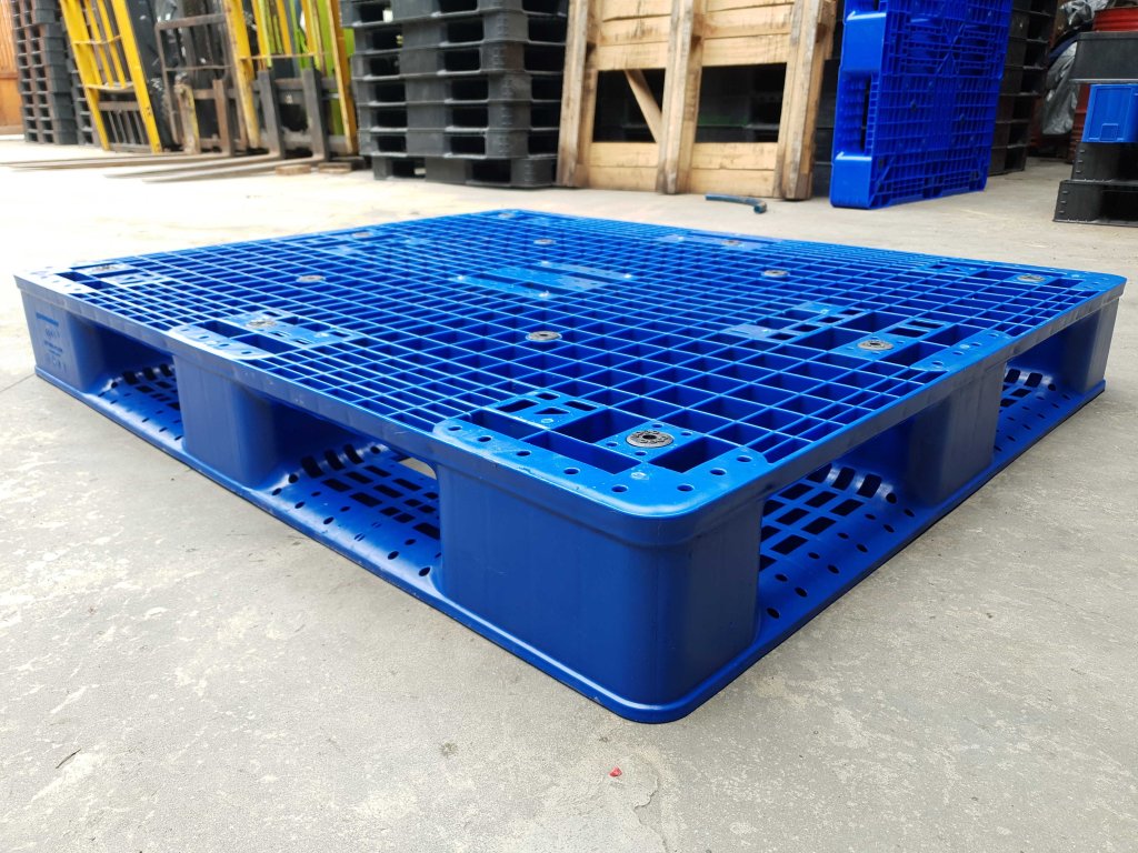 blue plastic pallet piedmont plastics