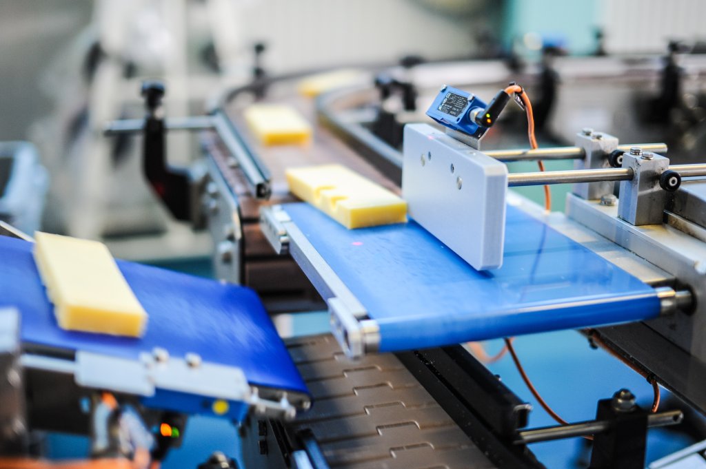 FDA compliant plastic sheet for food processing conveyor system